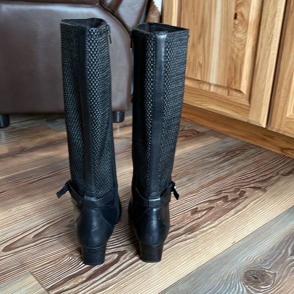 Clarks Size 7.5 M boots waterproof heel Black Leather  Women’s NICE - Picture 5 of 11